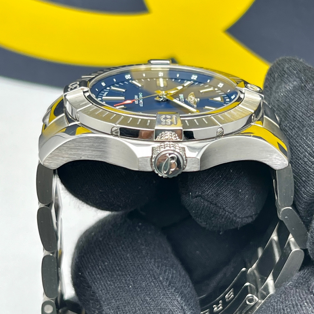 Breitling Avenger 