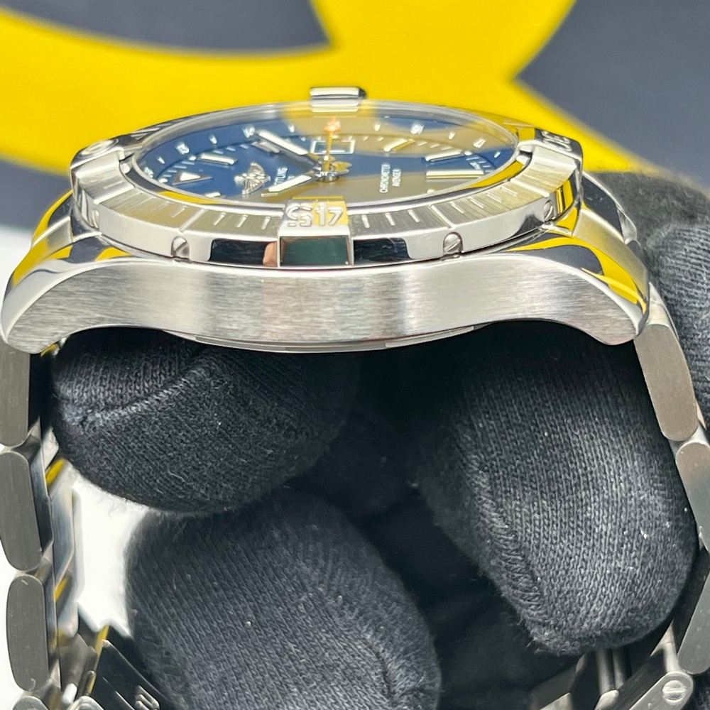 Breitling Avenger