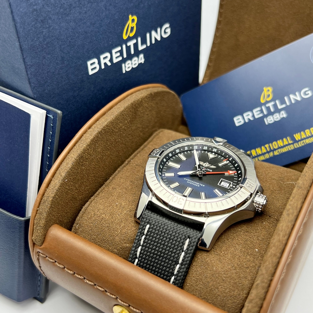 Breitling Avenger GMT 43