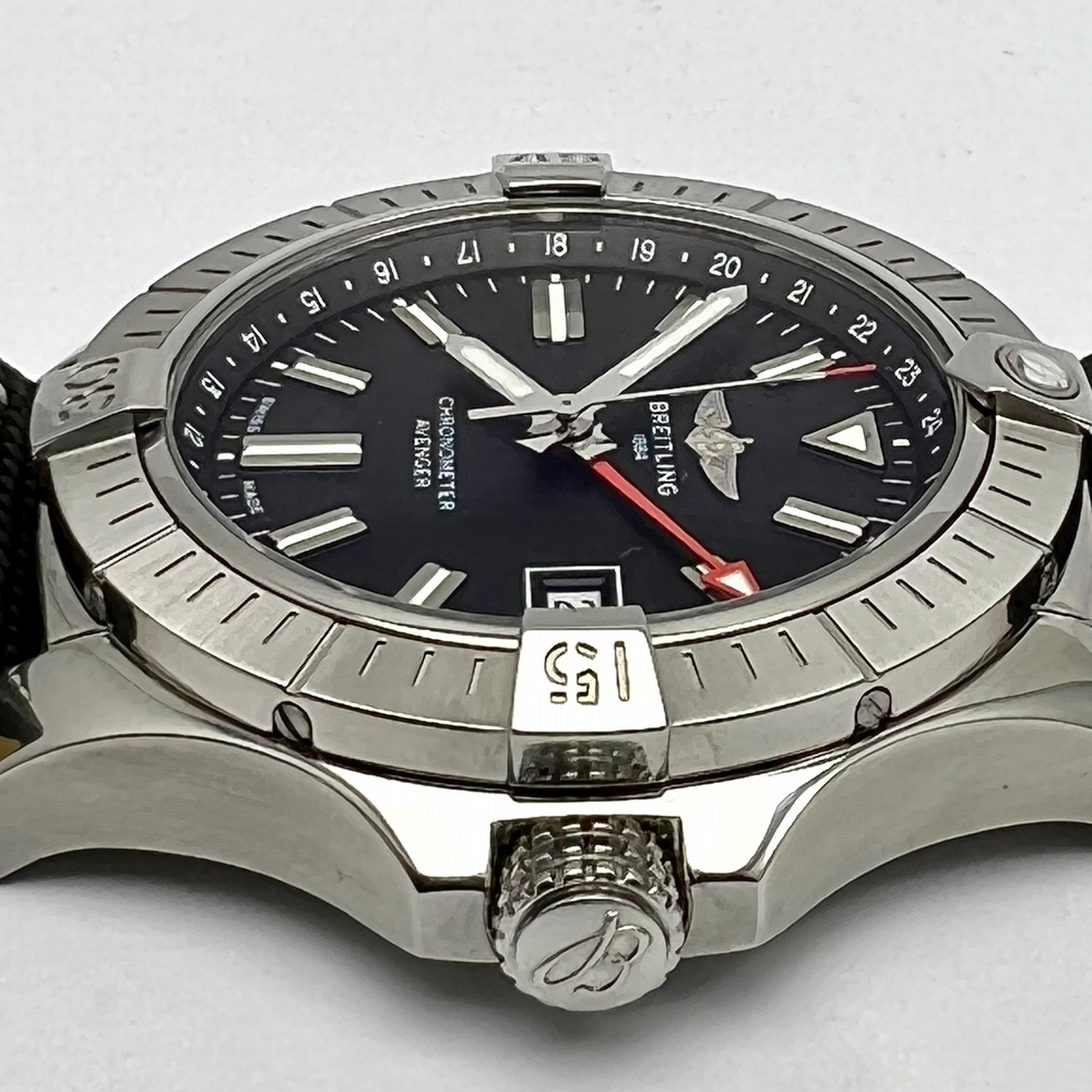 Breitling Avenger GMT 43