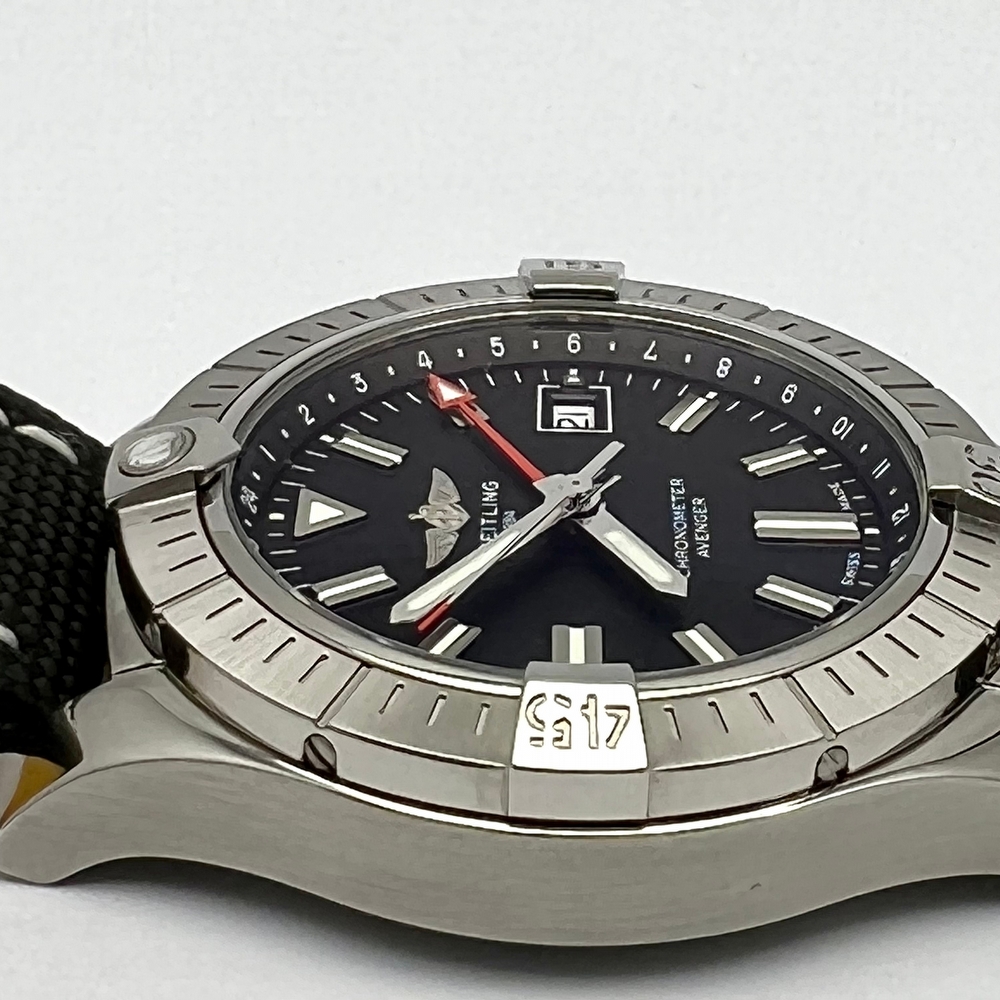 Breitling Avenger GMT 43