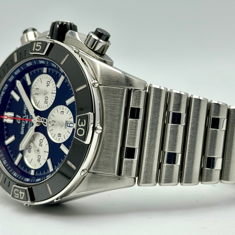 BREITLING SUPER CHRONOMAT B01