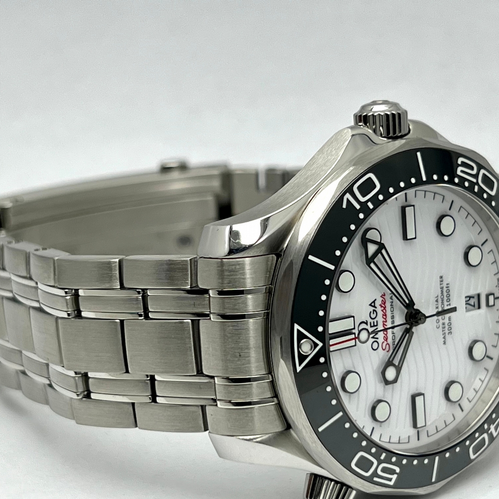 Omega Seamaster Diver  CO AXIAL MASTER CHRONOMETER 