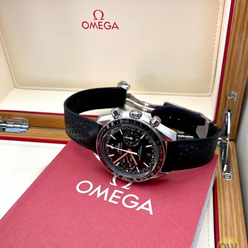 Omega Speedmaster Racing Master Chronometer