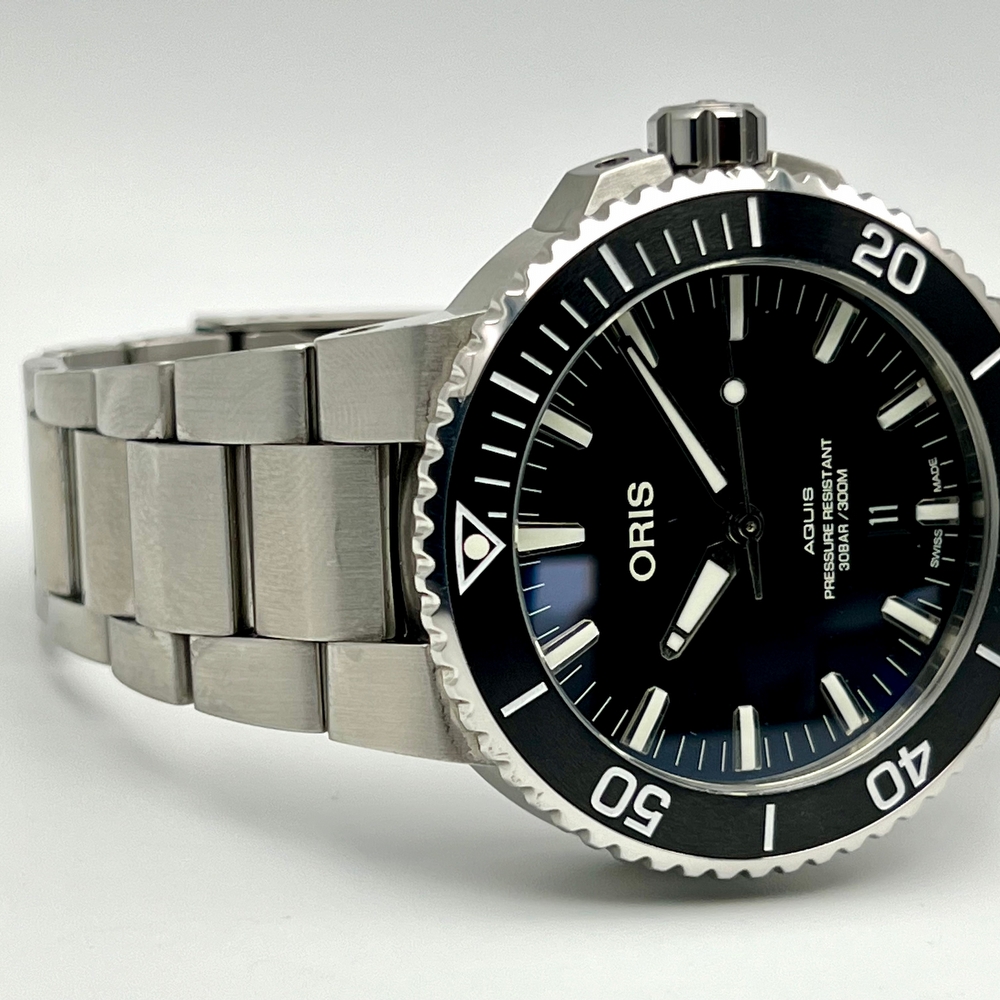 Oris Aquis Date Black