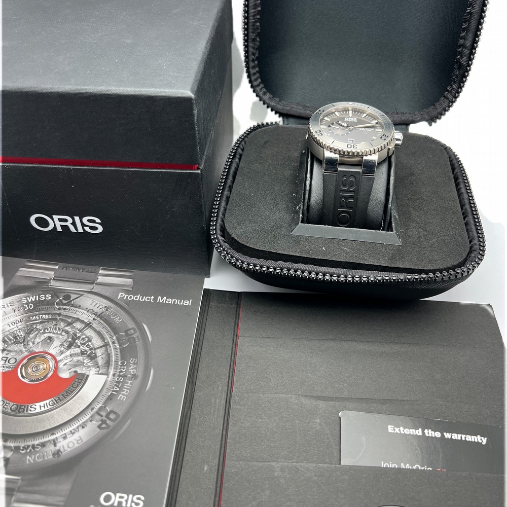 Oris Aquis Titan Small Second 