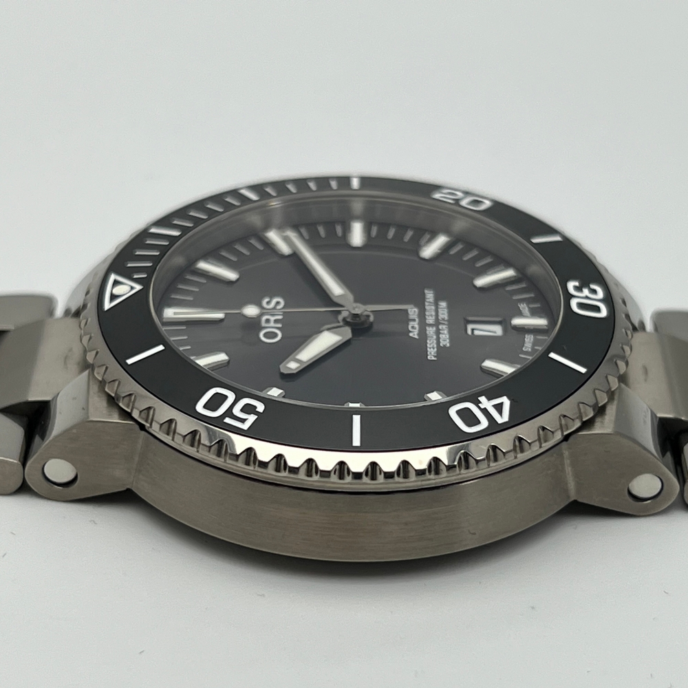 Oris Aquis Titanium Date