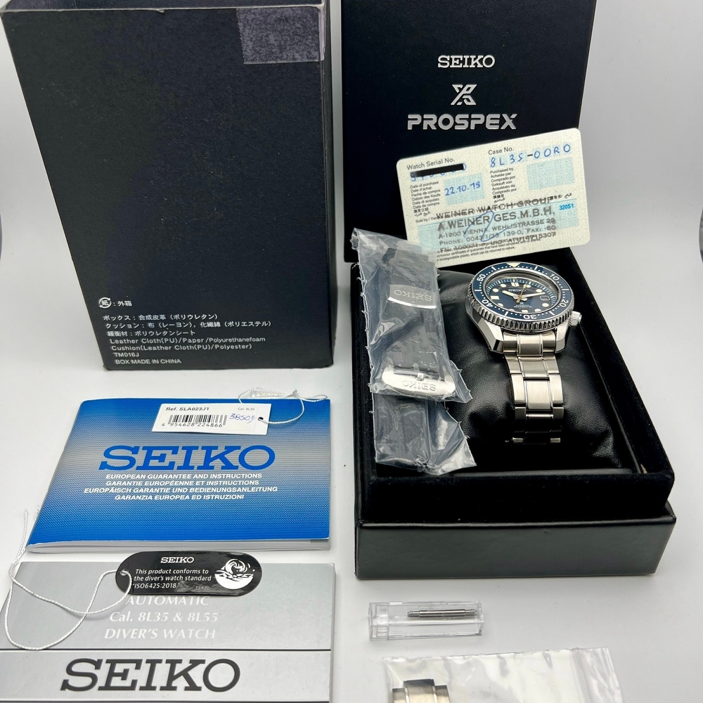 Seiko MarineMaster 300 Blue